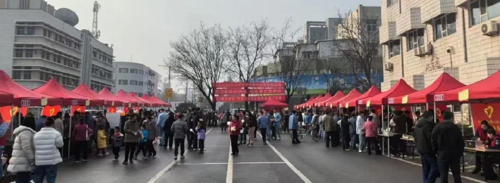 華魯志愿者積極參加濟煉學(xué)雷鋒活動